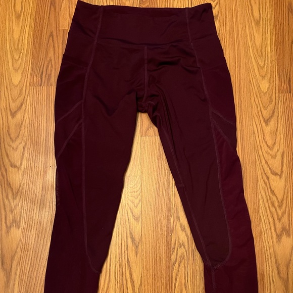 Cali workout leggings with side pockets and mesh siding - Picture 4 of 6